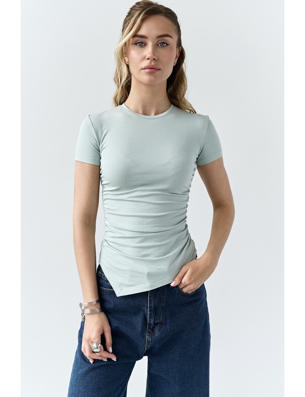 Футболка асимметричная со сборкой