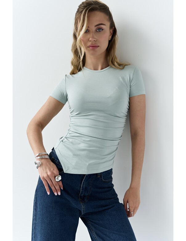 Футболка асимметричная со сборкой