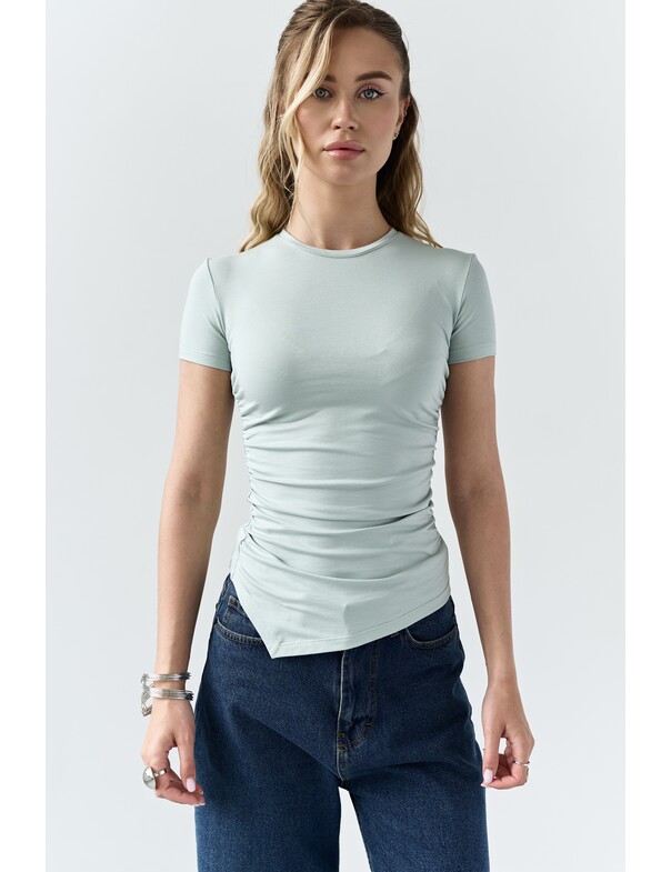 Футболка асимметричная со сборкой