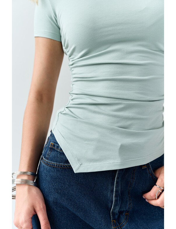 Футболка асимметричная со сборкой