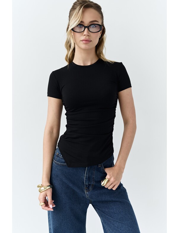 Футболка асимметричная со сборкой