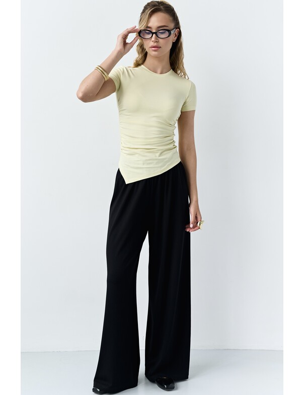 Футболка асимметричная со сборкой