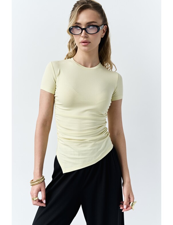 Футболка асимметричная со сборкой