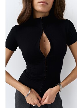 Футболка на крючках