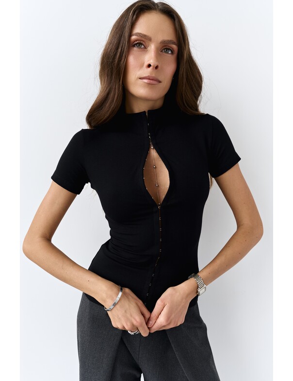 Футболка на крючках