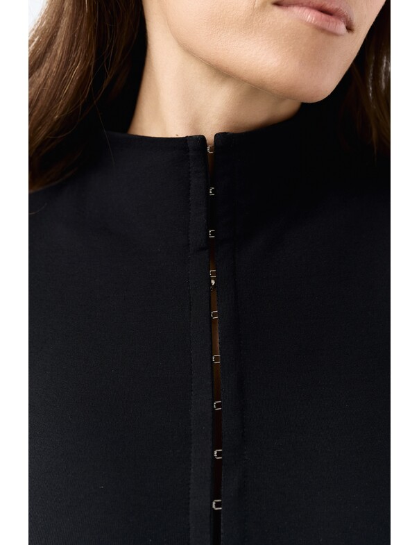 Футболка на крючках