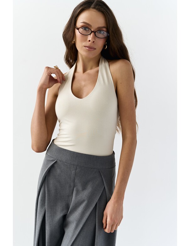 Майка с открытой спиной