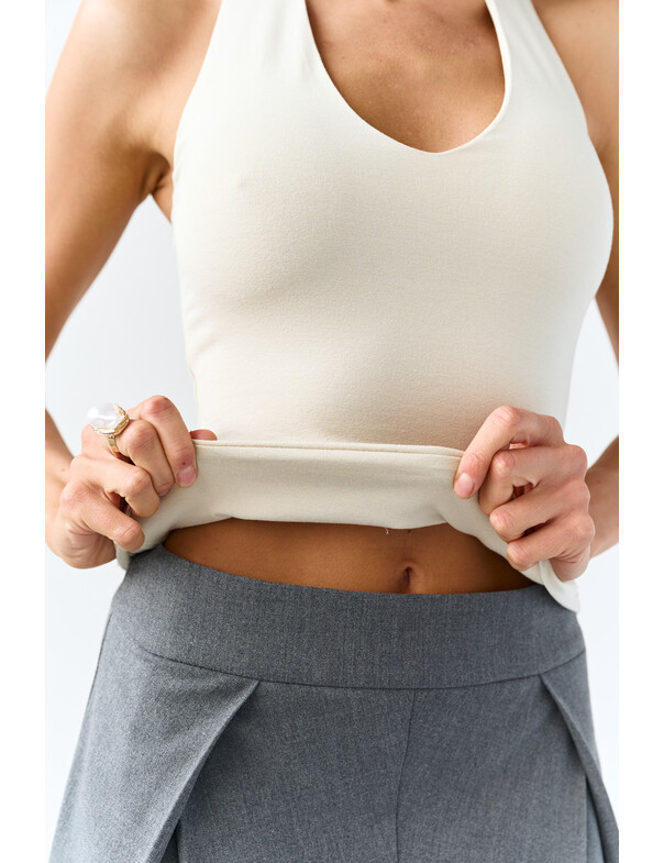 Майка з відкритою спиною