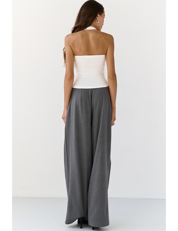 Майка з відкритою спиною