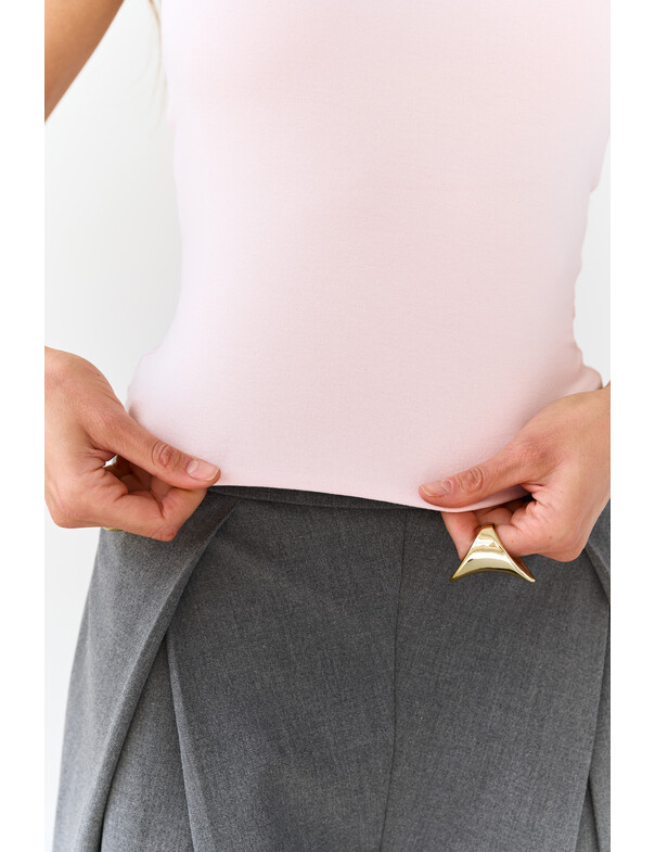 Майка с открытой спиной