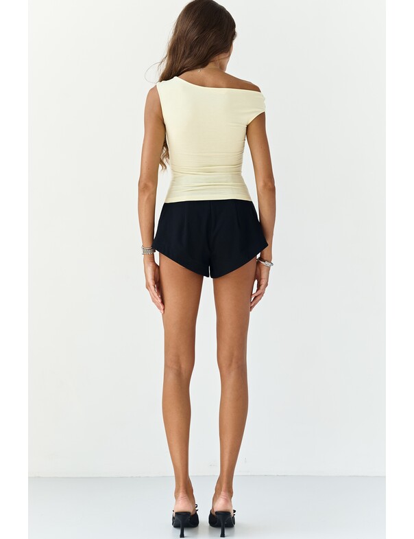 Майка з перекрученим плечем